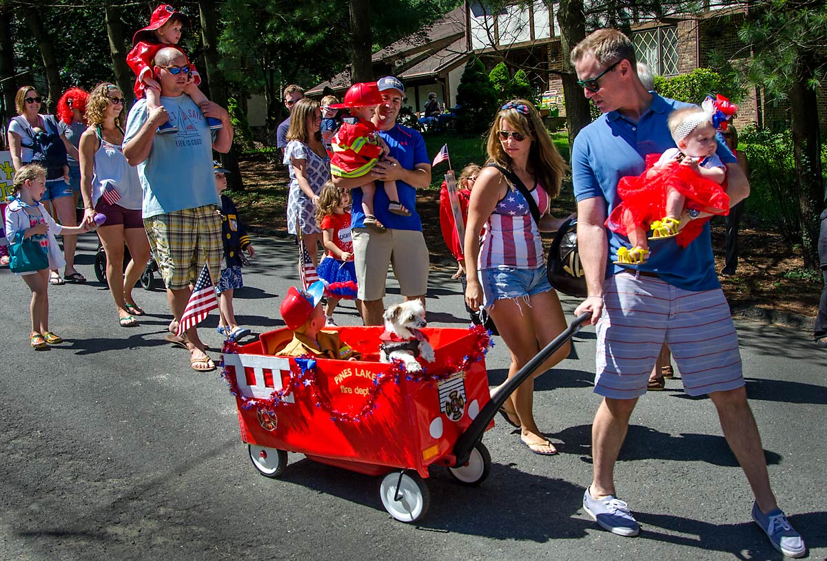 033PinesLakeJuly4Parade