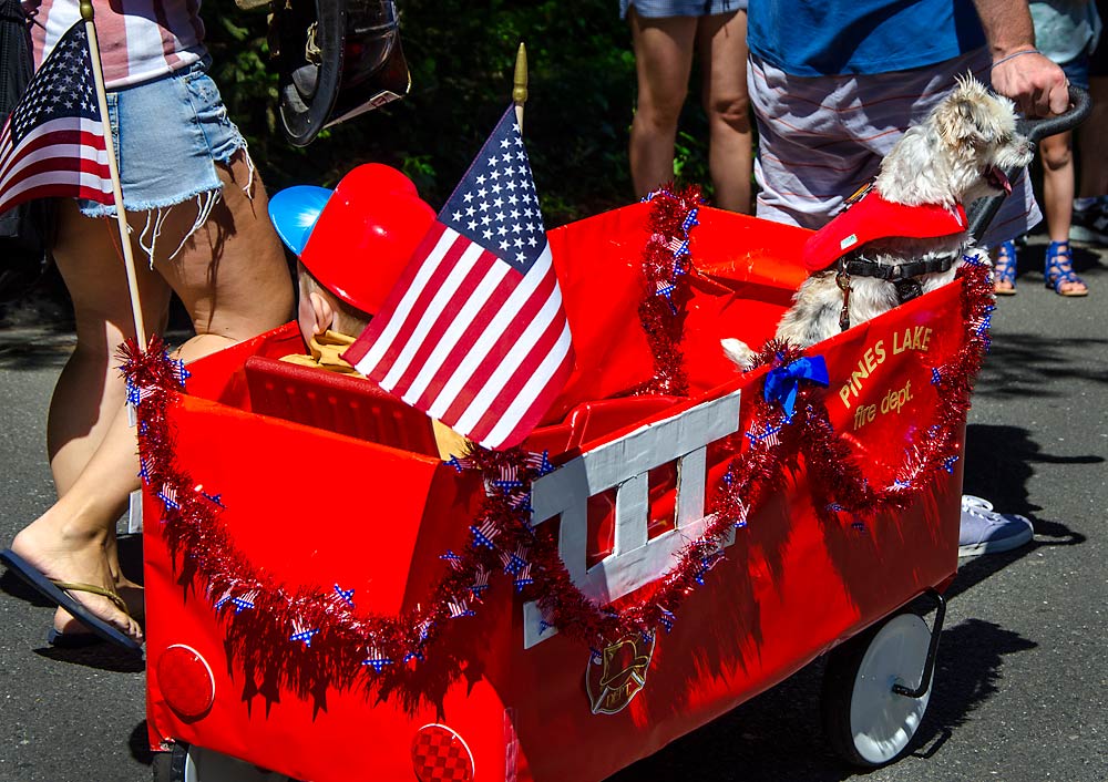 034PinesLakeJuly4Parade