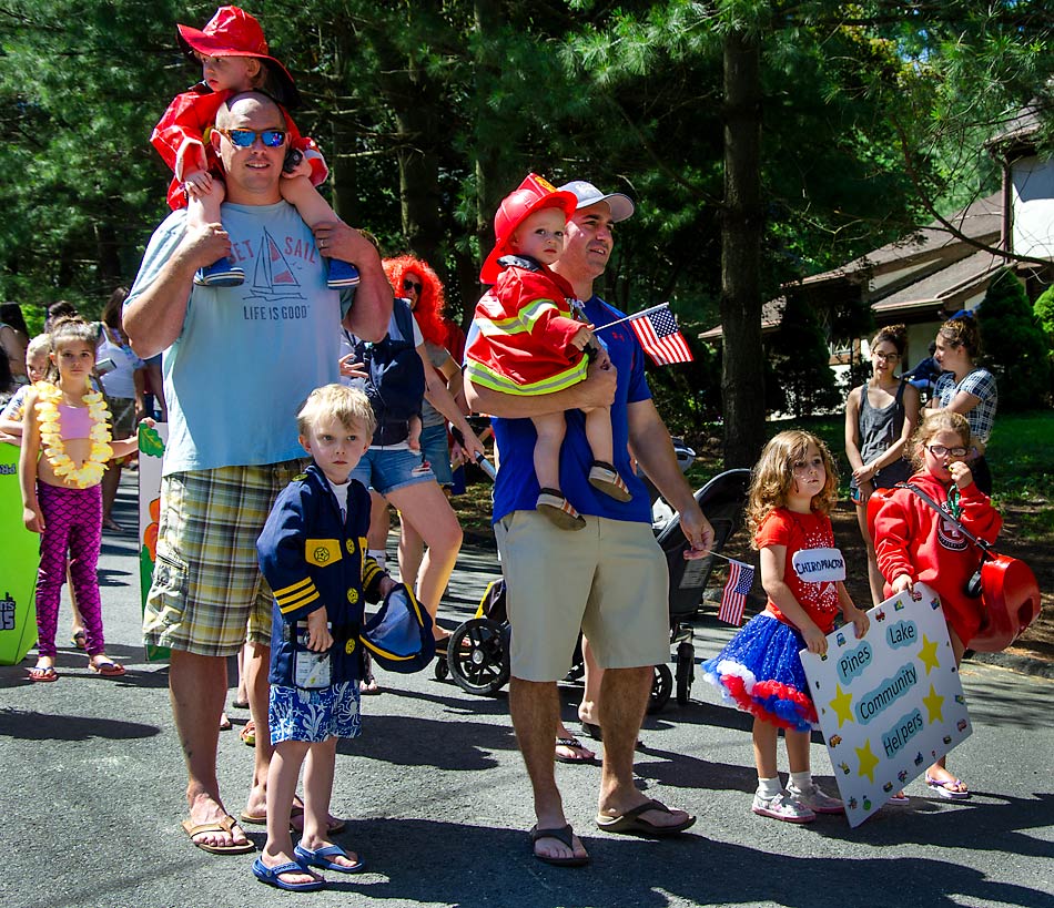 038PinesLakeJuly4Parade