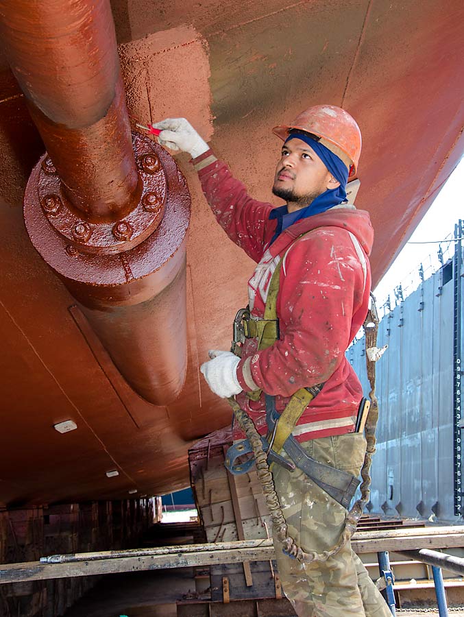 34 Gustafo Touches Up The Propeller Shaft Housing Covers