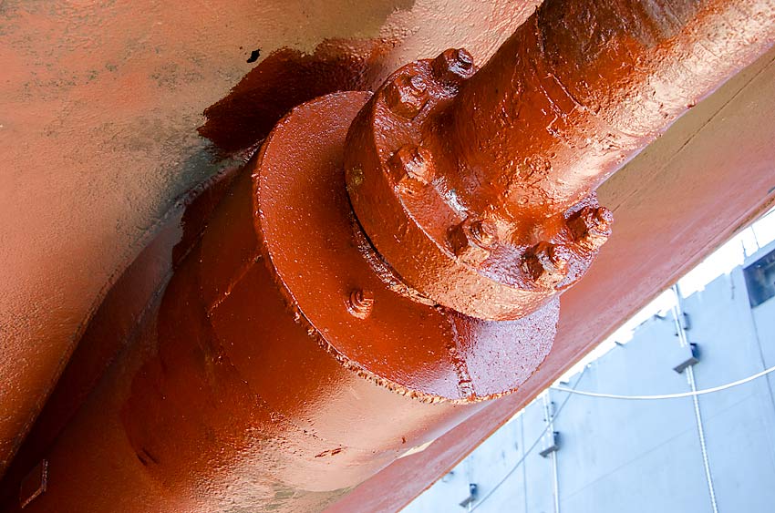 61 Propeller Shaft Housing Cover