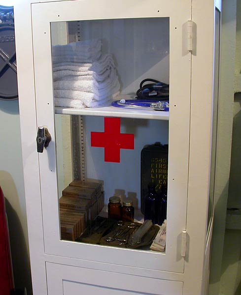 03MedicalCabinet