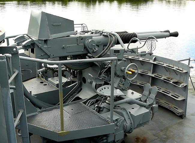 03Bofors40mmCannon