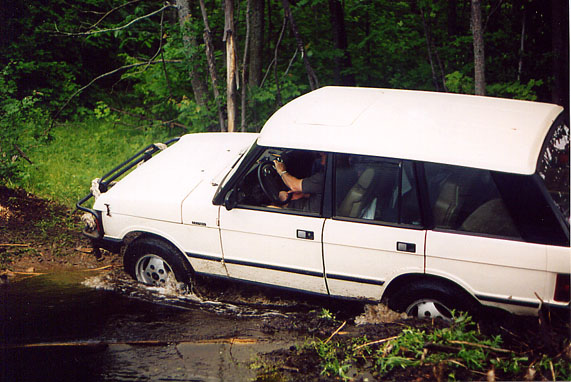 20RangeRoverOverTheDam.jpg