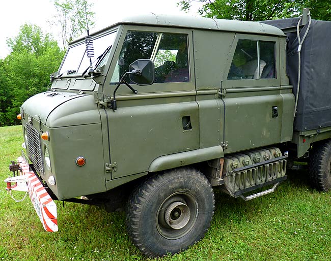 41LandRoverSeriesIIAForwardControl