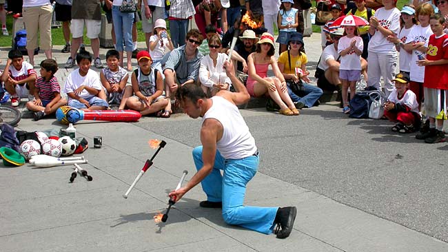 11CanadaDayJuggler