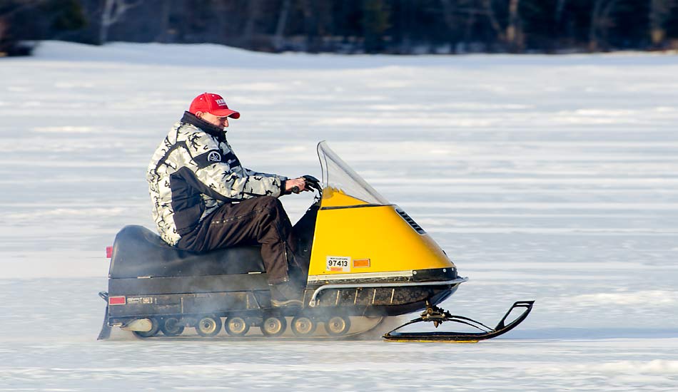 10SkidooElanSnowmobile