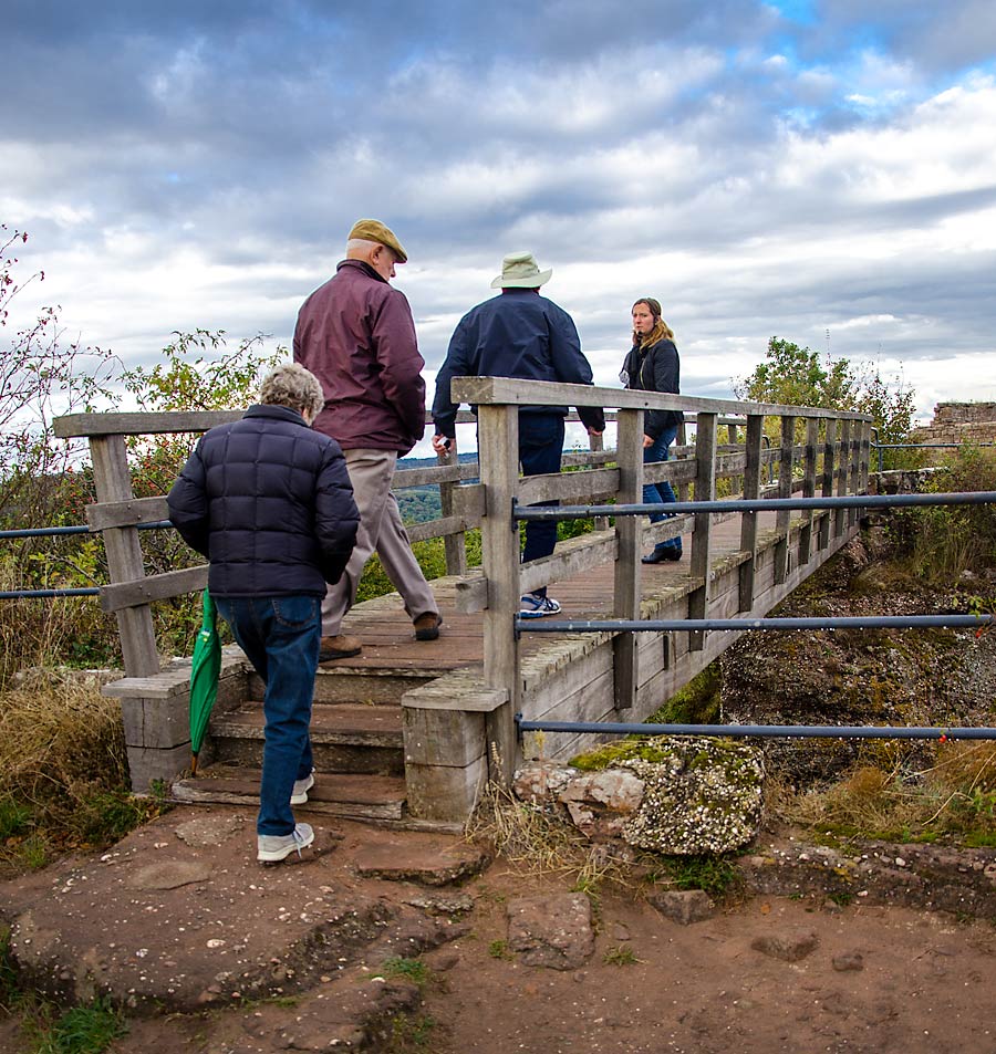 24ChateaudeHautBarrDevilsBridge